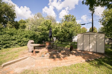 1019 W Webster St-6