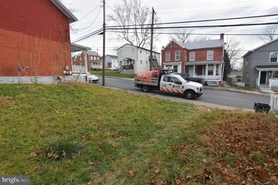 323 E Burke St, Martinsburg, WV 25404 - photo 4