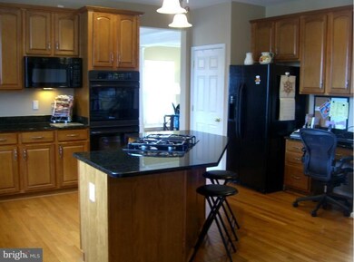 4865 Royal Coachman Dr, Elkridge, MD 21075 - photo 3