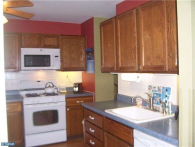 512 Bassett Ln, Norristown, PA 19403 - photo 3