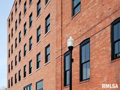 511 Pershing Ave unit 201 W, Davenport, IA 52803 - photo 2