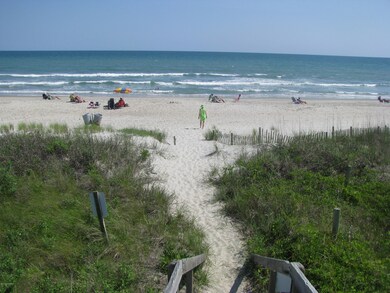 BEACH ACCESS A BLOCK AWAY VIEW
