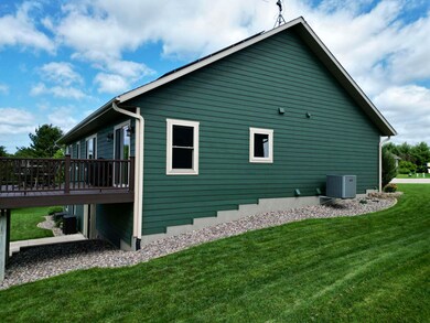 105 Ranchview Ct, Decorah, IA 52101 - photo 7