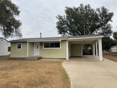 902 S Harrison St, Hugoton, KS 67951 - photo 2