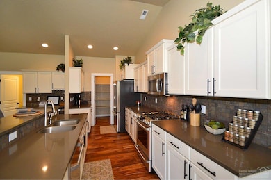 4820 SW Volcano View Way, Redmond, OR 97756 - photo 4