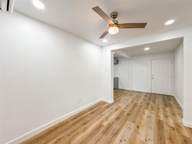 2223 N San Antonio Ave unit 1B, Pearland, TX 77581 - photo 2
