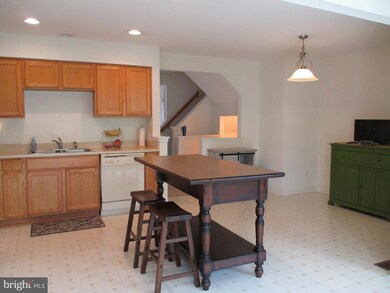 171 Maple Ave unit 8, Coatesville, PA 19320 - photo 5