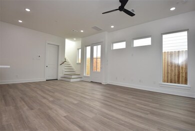 4611 Lavatera St, Houston, TX 77018 - photo 4