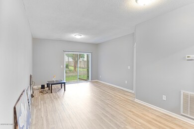 4220 Wilshire 102C-1