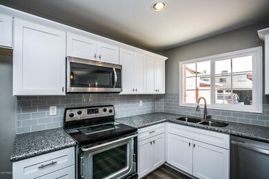 2854 E Clarendon Ave-11