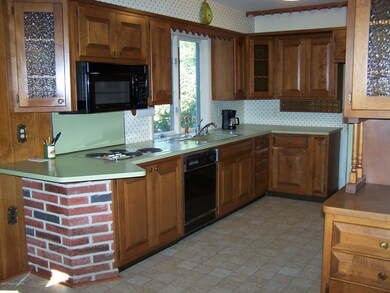 121 W Benjamin Ave, Conyngham, PA 18219 - photo 2