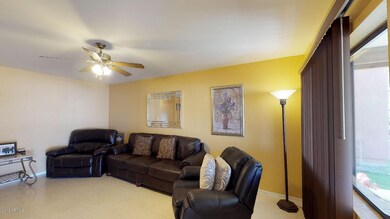 QKUXR6SeMZC - Living Room(1)