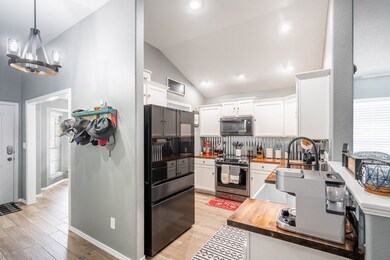 302 E 95th St, Odessa, TX 79765 - photo 5