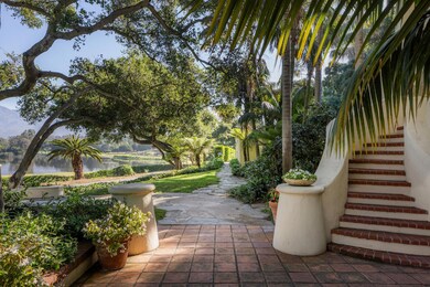 Front Courtyard & Lake View
