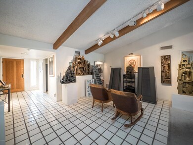 BEAUTIFUL DINING ROOM