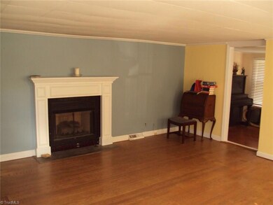 1001 Arthur Ave, High Point, NC 27263 - photo 3