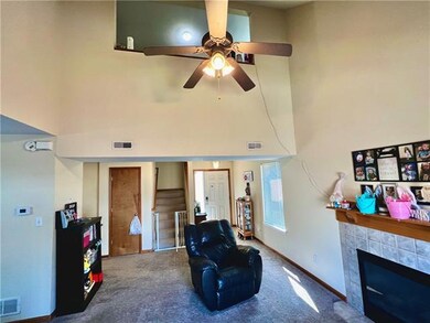 907 N Fieldstone Dr, Lawrence, KS 66049 - photo 6