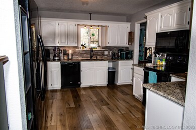 New granite and flooring 2017.
