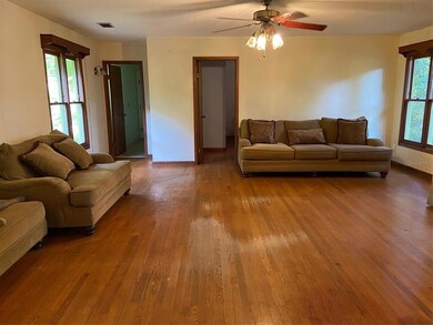 6305 Eureka Springs Rd, Tampa, FL 33610 - photo 3
