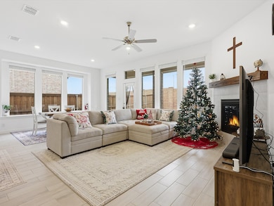 541 Breeds Hill Rd, Little Elm, TX 75068 - photo 3