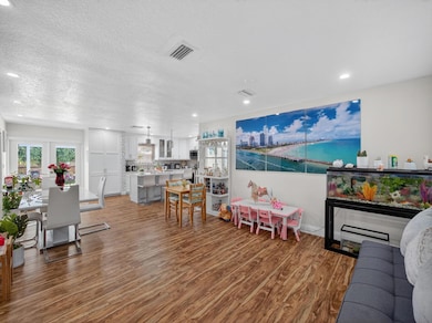 7026 Pine Tree Ln, West Palm Beach, FL 33406 - photo 3