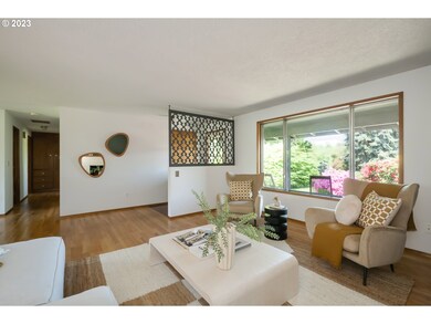 Living Room/Entrance