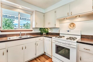 751 NE Innes Ln, Bend, OR 97701 - photo 6