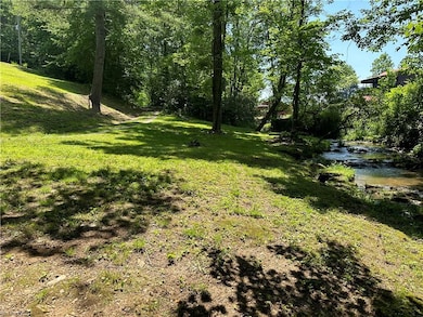 Peaceful Creek Bank for Bonfires and Picnics!