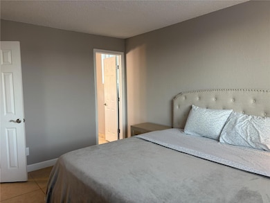 2755 Coconut Bay Ln unit 1313 (3M), Sarasota, FL 34237 - photo 6