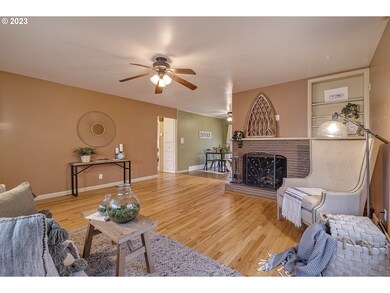 1823 Cedar St, Forest Grove, OR 97116 - photo 4