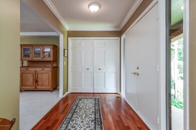 005-Foyer-4384053-medium