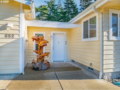 852 Munsel Creek Loop, Florence, OR 97439 - photo 3