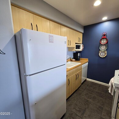 890 SE Bay Blvd unit 316, Newport, OR 97365 - photo 7
