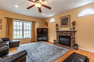 17 Farrier Way, Plainville, MA 02762 - photo 4