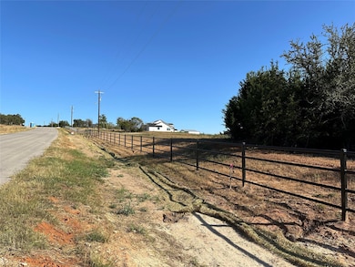 1066 Stagecoach Ranch Dr, Weatherford, TX 76085 - photo 6