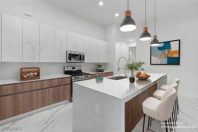 Kitchen featuring decorative light fixtures, a cen
