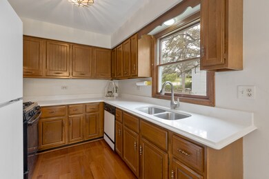 23 Lake Dr, Lake In the Hills, IL 60156 - photo 3