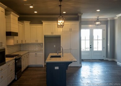 Open kitchen to living room & dining area. Gas ove