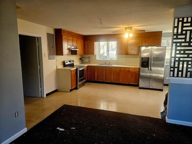 88 Albert Ave unit 2, Springfield, MA 01151 - photo 4