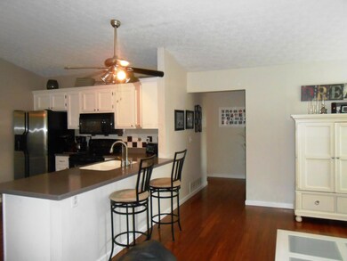 211 Highbluffs Blvd