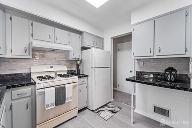 419 Broad St, Sewaren, NJ 07077 - photo 5