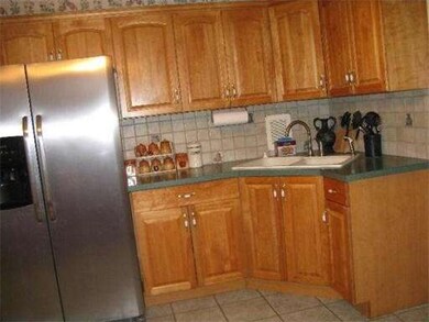 59 Laurie Ln, Lowell, MA 01854 - photo 7