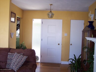 10 E Ledge Ln, Dallas, PA 18612 - photo 2