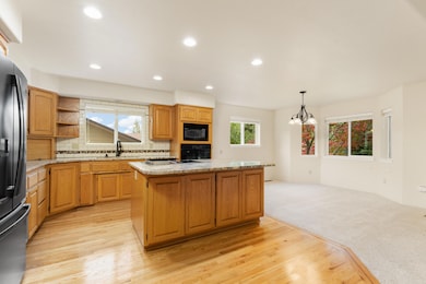 1009 NW Regent Dr, Grants Pass, OR 97526 - photo 6