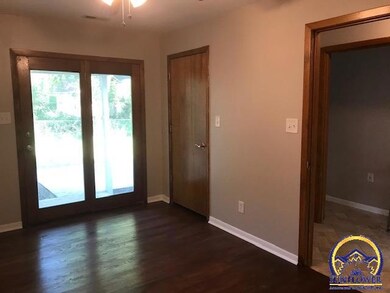 2421 SW Madeline Ln, Topeka, KS 66614 - photo 7