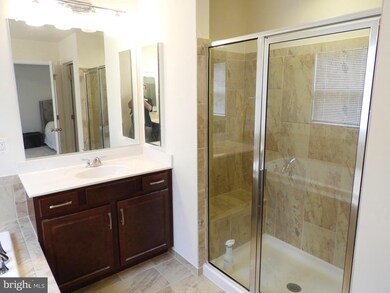 42287 Lancaster Woods Square, Chantilly, VA 20152 - photo 5