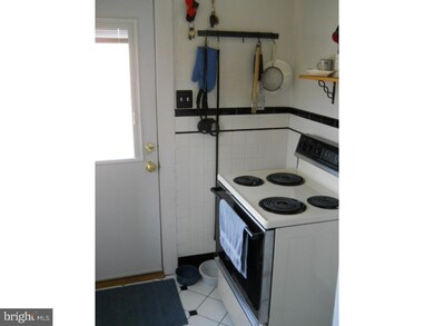 526 W 2nd St, Lansdale, PA 19446 - photo 5