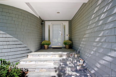 40 Tiffany Cir, Manhasset, NY 11030 - photo 5