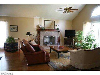 Den/Family/Great Room - HUGE 27x20 Great Room. Pic