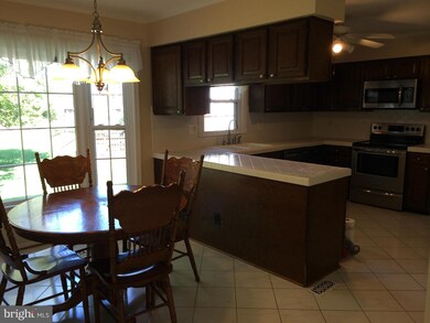 12750 Flat Meadow Ln, Herndon, VA 20171 - photo 4